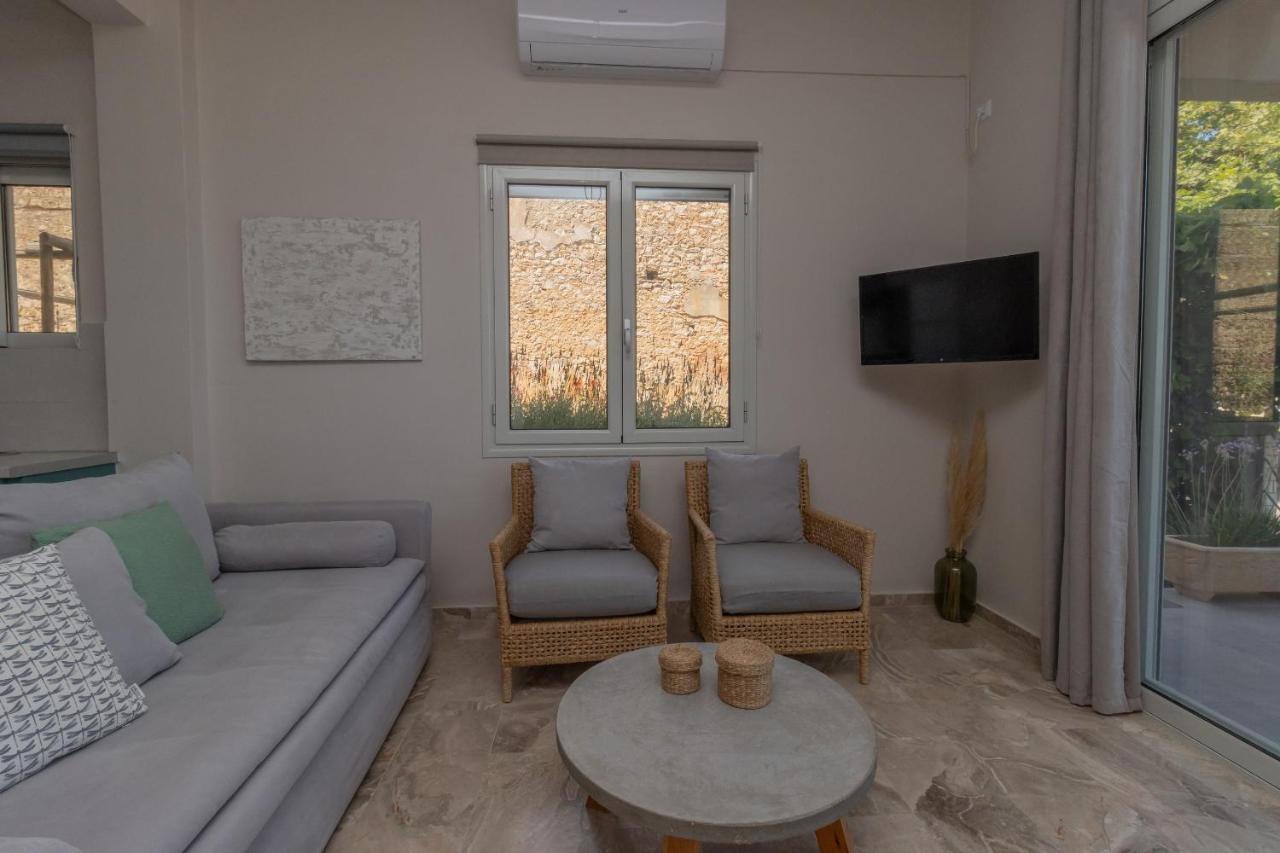 Phaos I Apartment Kyparissia Bagian luar foto