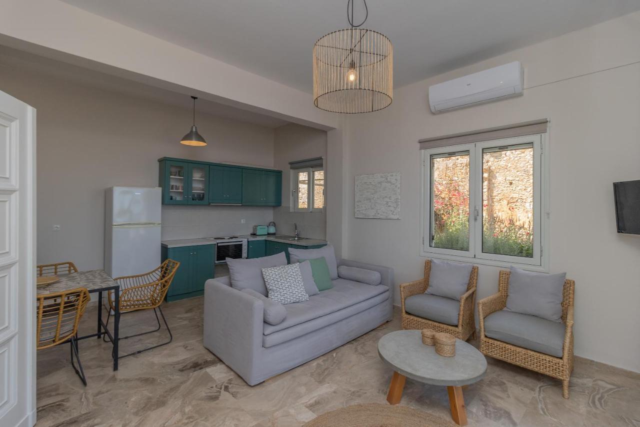 Phaos I Apartment Kyparissia Bagian luar foto